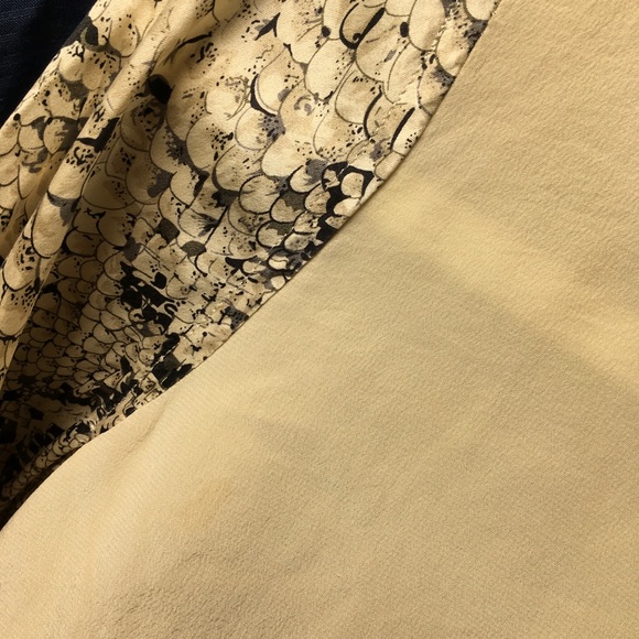 Equipment Silk Cream with Snake Print Sleeves - Picture 7 of 8